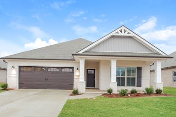 14704 GreenLeaf Dr Athens, AL 35613